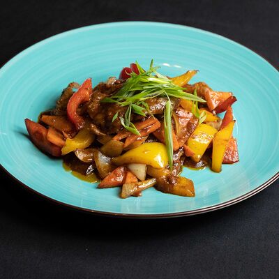 Говядина с овощами в Евразия по цене 765 ₽