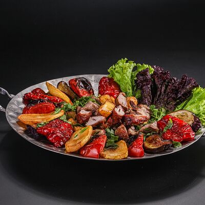 Садж из свинины с овощами в Бакинский Chef по цене 2030 ₽