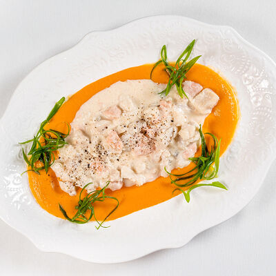 Фиш-строганов из разной рыбы с пюре из батата в Бибирево по цене 1600 ₽