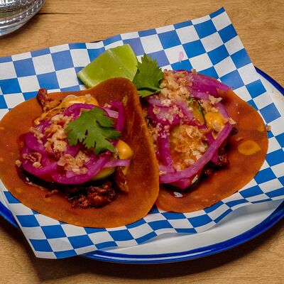 Тако с рваной свининой и битыми огурцами в Сидрерия Три стакана по цене 630 ₽
