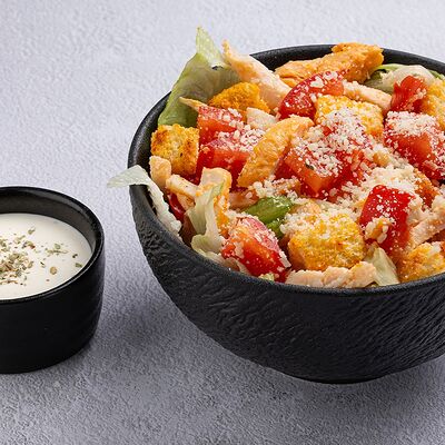 Двойной - Цезарь с запеченным куриным филе в Чао пицца по цене 395 ₽