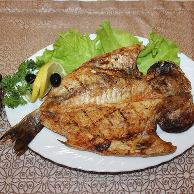 Дорадо на углях с овощами с соусом наршараб в Тюльпан по цене 1040 ₽