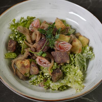 Салат с языком и хрустящими овощами в Рандеву по цене 580 ₽