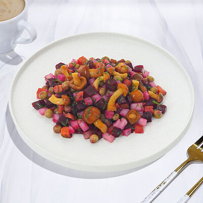 Винегрет с опятами в Магбургер & Братья Караваевы по цене 320 ₽