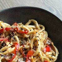 Лапша Wok с курицей в О2 Lounge cafe