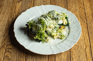 Драник из картофеля и цукини с зеленым салатом в Touché по цене 850 ₽