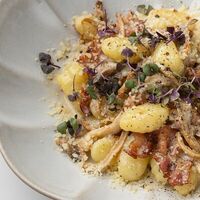 Ньокки с вешенками и беконом в Koza Pasta