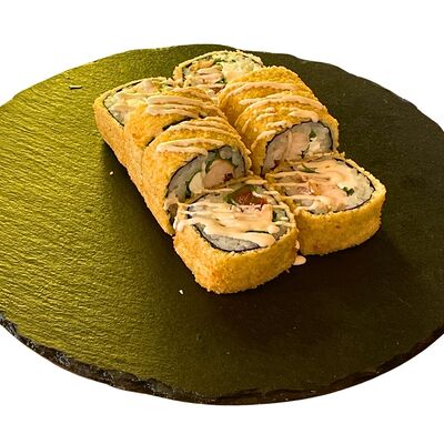 Горячий ролл Цезарь в Суши-бар Кингё по цене 570 ₽