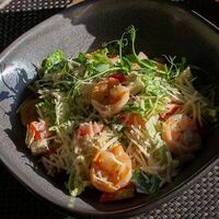 Салат Цезарь с креветками в Гастропаб 40