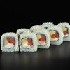 Холодный ролл с копченым лососем в Sushi Studio по цене 529