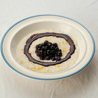 Рисовая каша с черной смородинойв Civil Coffee Bar