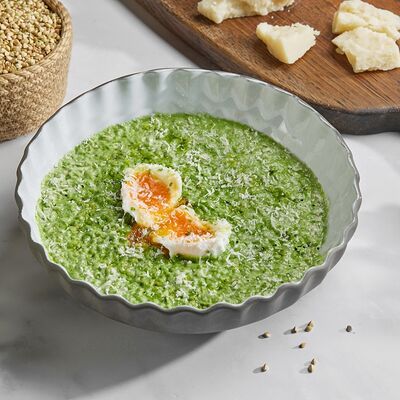 Зеленая гречка с пармезаном и пашот в Ribambelle по цене 550 ₽