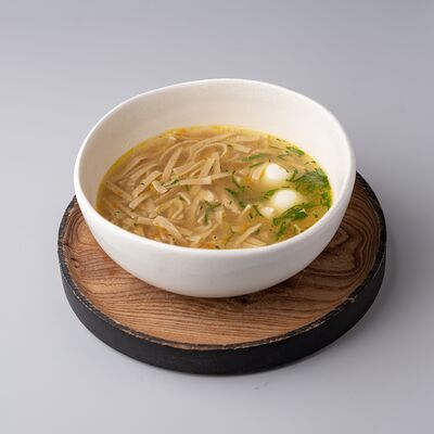 Куриный бульон с домашней лапшой в Местные по цене 790 ₽