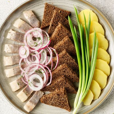 Сельдь с картофелем в Романов парк по цене 770 ₽