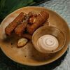 Гренки чесночные с соусом тартар в Yellow Kitchen & bar по цене 264