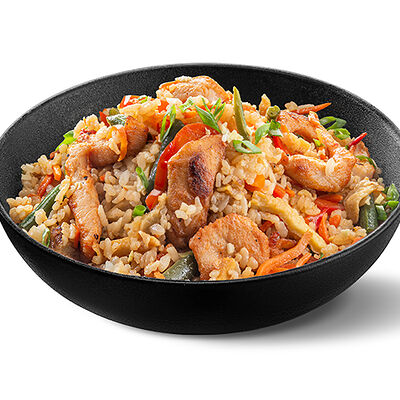 Рис с курицей и овощами в Суши Make по цене 344 ₽