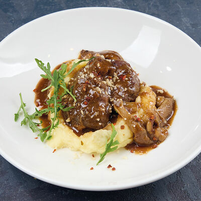 Говяжьи щёки с картофельным пюре в Пицца Темпо по цене 30 р.