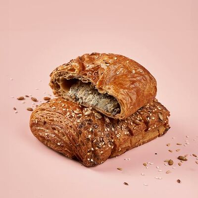 Слойка ржаная с цыпленком и грибами в Люди Любят по цене 125 ₽