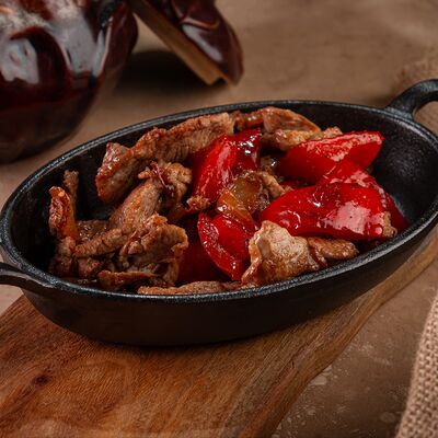 Свинина с овощами в ПЕЛЬМЕНИН по цене 420 ₽