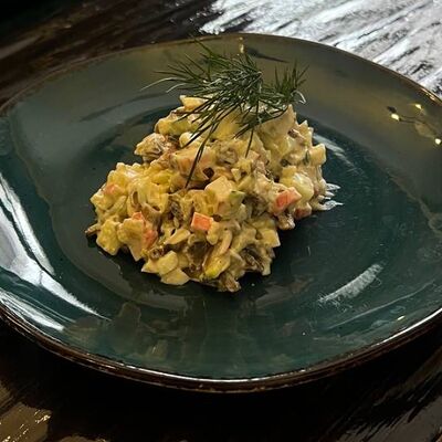 Салат из крабовых палочек и шампиньонов в Длинный нос по цене 210 ₽