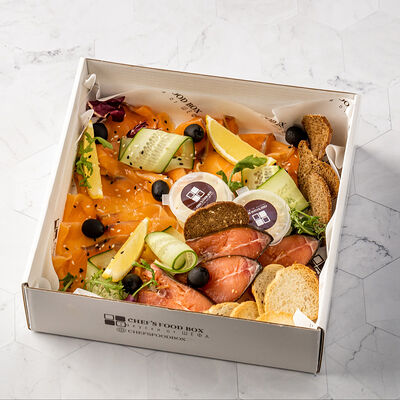 Box рыбный М в CHEF'S FOOD BOX по цене 2105 ₽