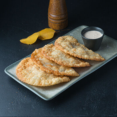 Чебуреки с креветками в Изи Паб по цене 795 ₽