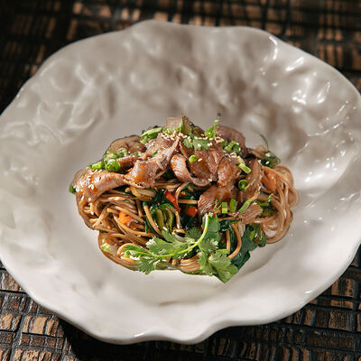 Соба, удон, рис с говядиной в Asian Hands по цене 1548 ₽