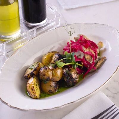 Алтайские грузди с печеным картофелемв Лобби бар по цене 750 ₽