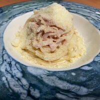 Спагетти с ветчиной и сыром в Giacomo