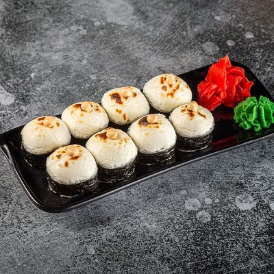 Запеченный ролл с тунцом и лососем в Эпицентр по цене 590 ₽