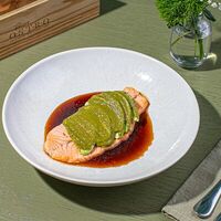 Стейк из лосося с авокадов Bistro Оstro