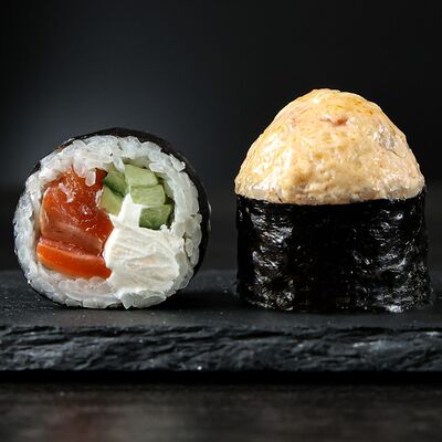 Хот Ролл запеченный в Loca Pizza по цене 660 ₽