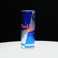 Red Bull в MO friends bar & dining