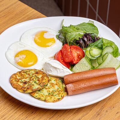 Яичница из фермерских яиц в М2 Органик Клуб Патриаршие по цене 800 ₽