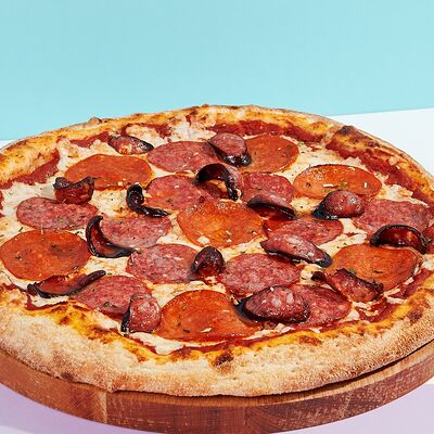 Колбассэро пицца 25 см в Ostrov по цене 647 ₽