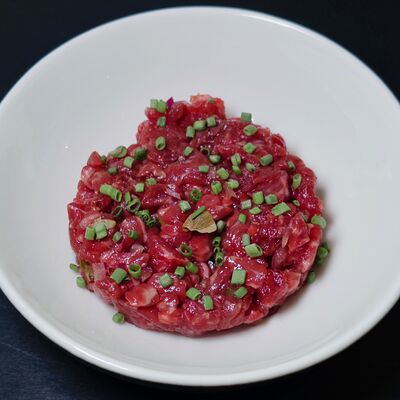 Тартар из мраморной говядины в Гриль-бар Балкон по цене 869 ₽