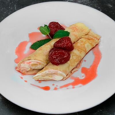 Блин с клубникой и кремом-чиз в Brauny по цене 260 ₽