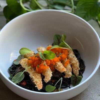 Креветки Панко с угольной пастой в Offshore по цене 570 ₽