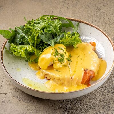 Драник с Пашот и Лососем под соусом Голландез в У рыбака по цене 960 ₽