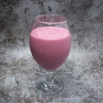 Малиновый молочный коктейль в Вьетнамская кухня CYCLO по цене 399 ₽