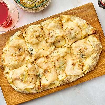 Медовая груша и горгонзола classico в Osteria Dolce по цене 890 ₽