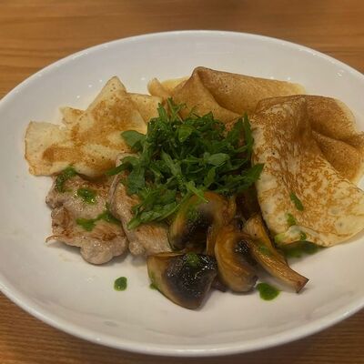 Блины с курицей и грибами в Хлеб & Булки по цене 520 ₽