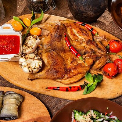 Цыпленок Тапака в Алаверды по цене 920 ₽