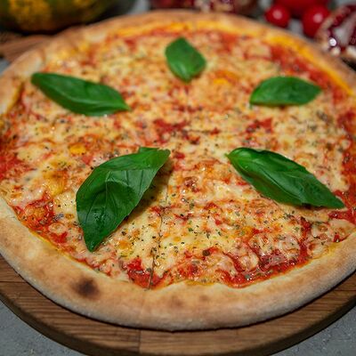 Пицца Маргарита в Пармезан и пури по цене 245 ₽