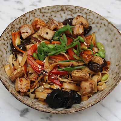 Wok с курицей в Lobby Bar по цене 590 ₽