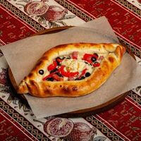 Хачапури по-Аджарски с ветчиной в Мясной гуру