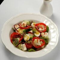 Овощной салат с подкопченным сыром Фета и трюфельным винегретом (new) в Ресторан More