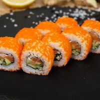 Калифорния с лососем в Sensei Rolls