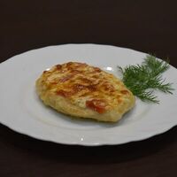 Филе грудки запечённое с помидорами и сыром в Как дома