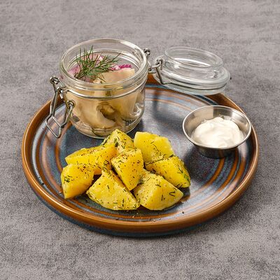 Грузди соленые со сметаной и теплым картофелем в Сибирская Корона по цене 689 ₽